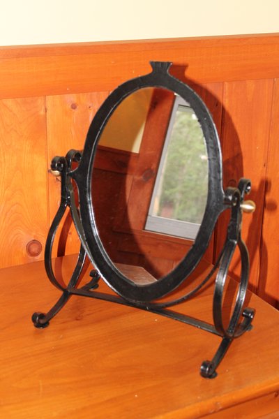 Miroir de coiffeuse ovale en fer forgé