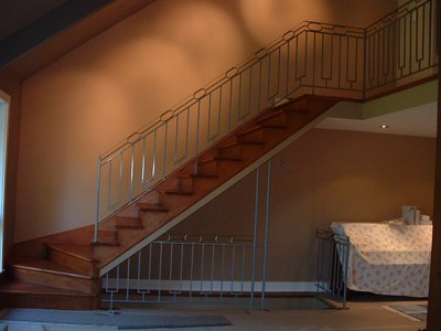 Rampe d'escalier art déco avec motifs géométriques