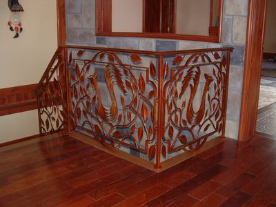 Balustrade en fer forgé avec panneau de feuilles et fougères